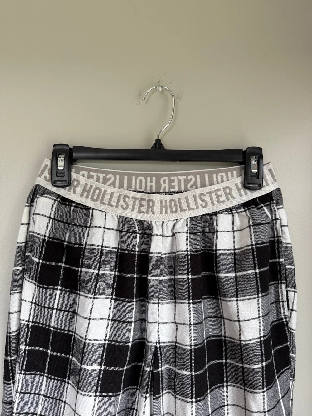 Hollister Women’s Black & White Plaid Pajama Pants | Size: Small